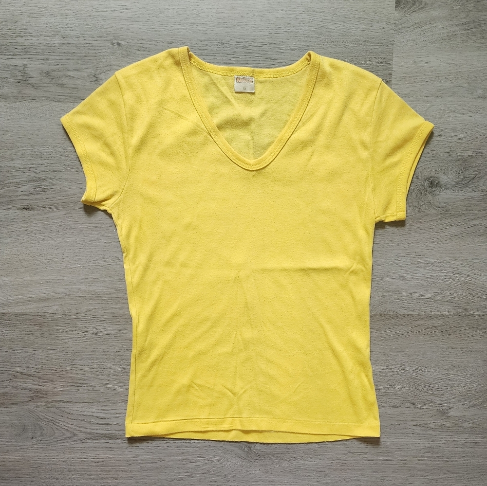 Roach Women's Vintage Yellow Casual Short Sleeve V-Neck 'Pinky's' T-Shirt Medium